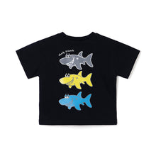 将图片加载到图库查看器,'Shark Friends' T-Shirt