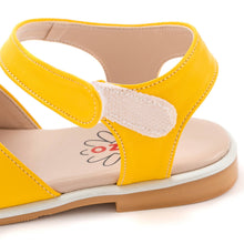 将图片加载到图库查看器,'Smiling' Sandals