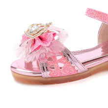 将图片加载到图库查看器,'Angel Crown' LED Sandals
