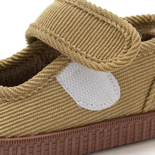 将图片加载到图库查看器,kids beige fur slip on shoes