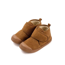 将图片加载到图库查看器,kids brown fur boots