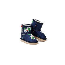 将图片加载到图库查看器,boys navy ugg boots