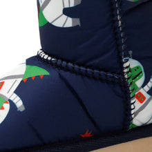 将图片加载到图库查看器,boys navy ugg boots