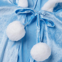 将图片加载到图库查看器，'Winter Girl' Cape
