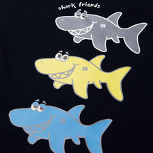 将图片加载到图库查看器，'Shark Friends' T-Shirt
