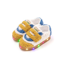 将图片加载到图库查看器，kids led fur sneakers
