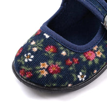 将图片加载到图库查看器，girls navy slip on shoes

