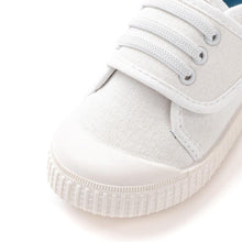 将图片加载到图库查看器，kids white slip-on shoes
