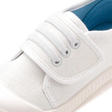 将图片加载到图库查看器，kids white slip-on shoes
