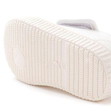 将图片加载到图库查看器，kids white slip-on shoes
