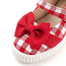 将图片加载到图库查看器，girls red checkered shoes
