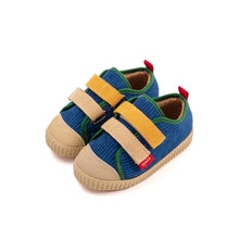 将图片加载到图库查看器，boys fur sneakers
