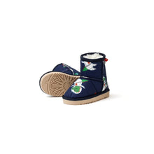 将图片加载到图库查看器，boys navy ugg boots
