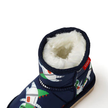 将图片加载到图库查看器，boys navy ugg boots
