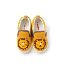 将图片加载到图库查看器，kids lion slip on shoes
